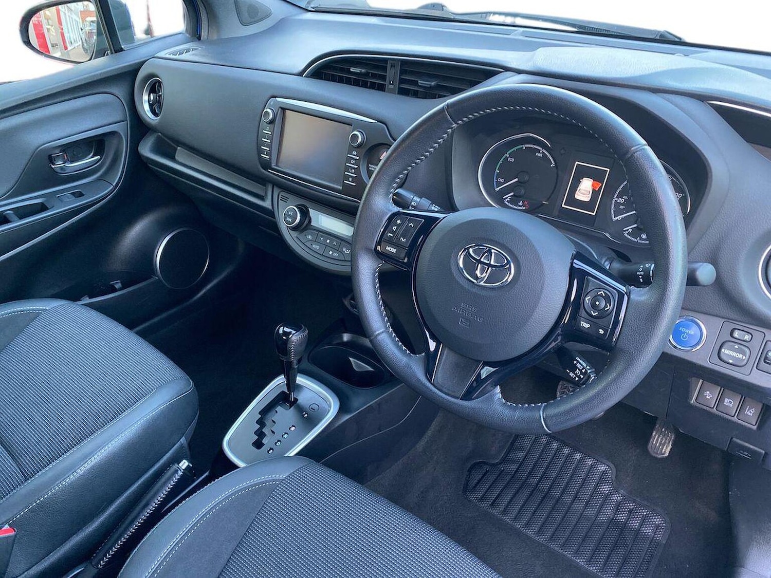 Used Toyota Yaris 2017 for sale - 78192896: Photo 17