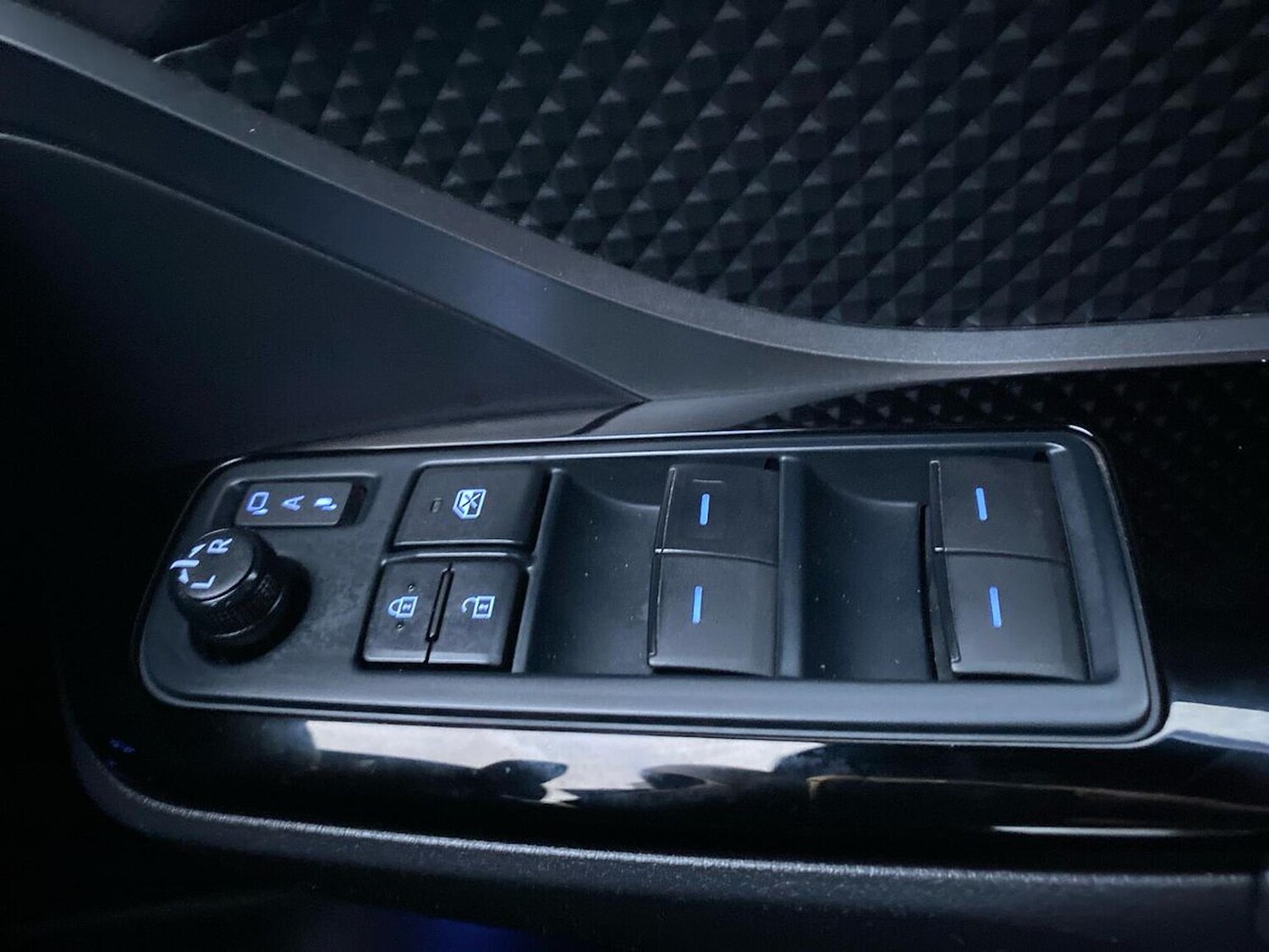 Used Toyota C-HR 2023 for sale - 77487643: Photo 21