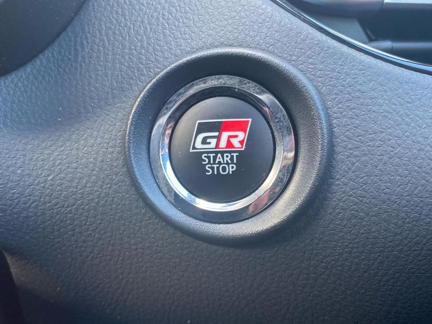 Used Toyota C-HR 2023 for sale - 78211126: Photo 2