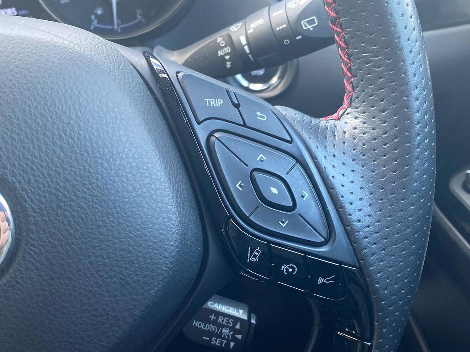 Used Toyota C-HR 2023 for sale - 78211126: Photo 28