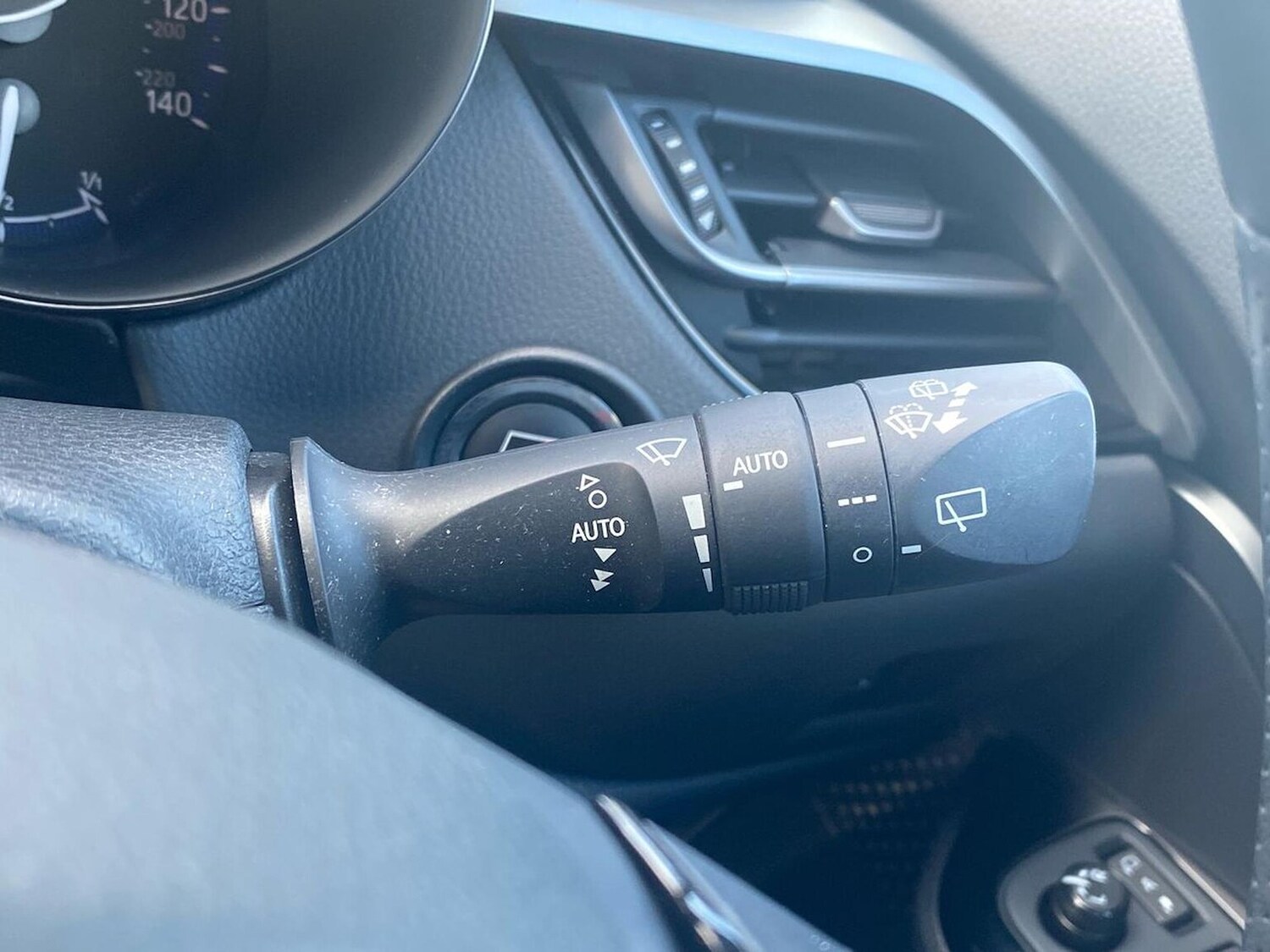 Used Toyota C-HR 2023 for sale - 78211126: Photo 30