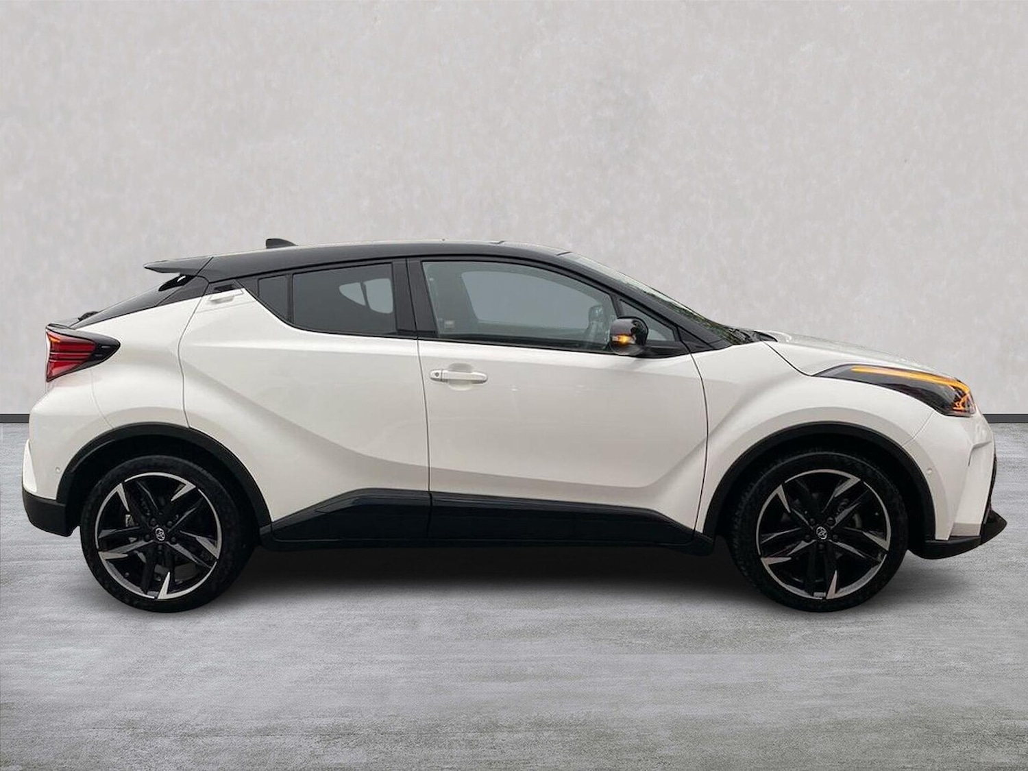 Used Toyota C-HR 2023 for sale - 76292990: Photo 3