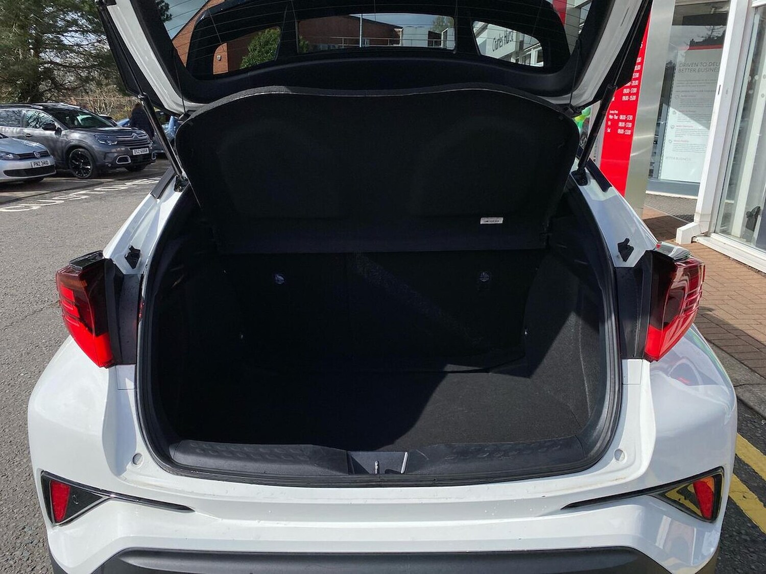 Used Toyota C-HR 2023 for sale - 78211122: Photo 19