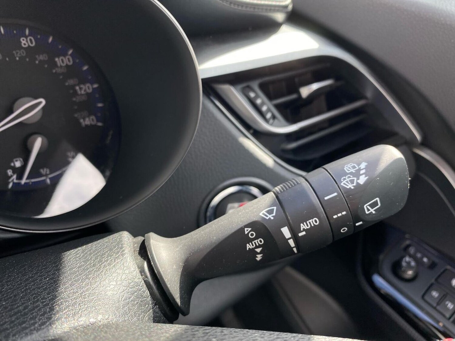 Used Toyota C-HR 2023 for sale - 78211122: Photo 28