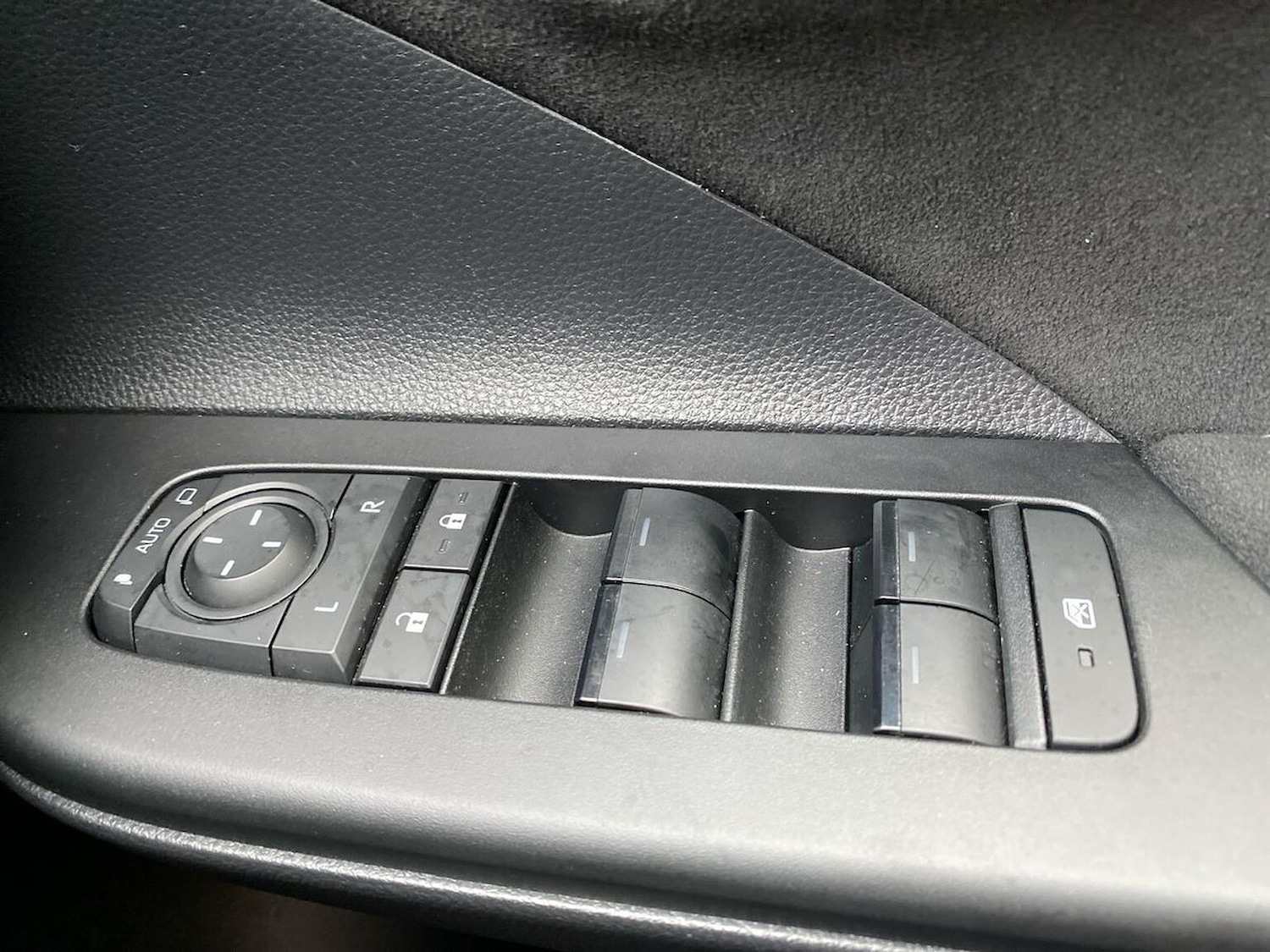 Used Toyota C-HR 2024 for sale - 76497257: Photo 21