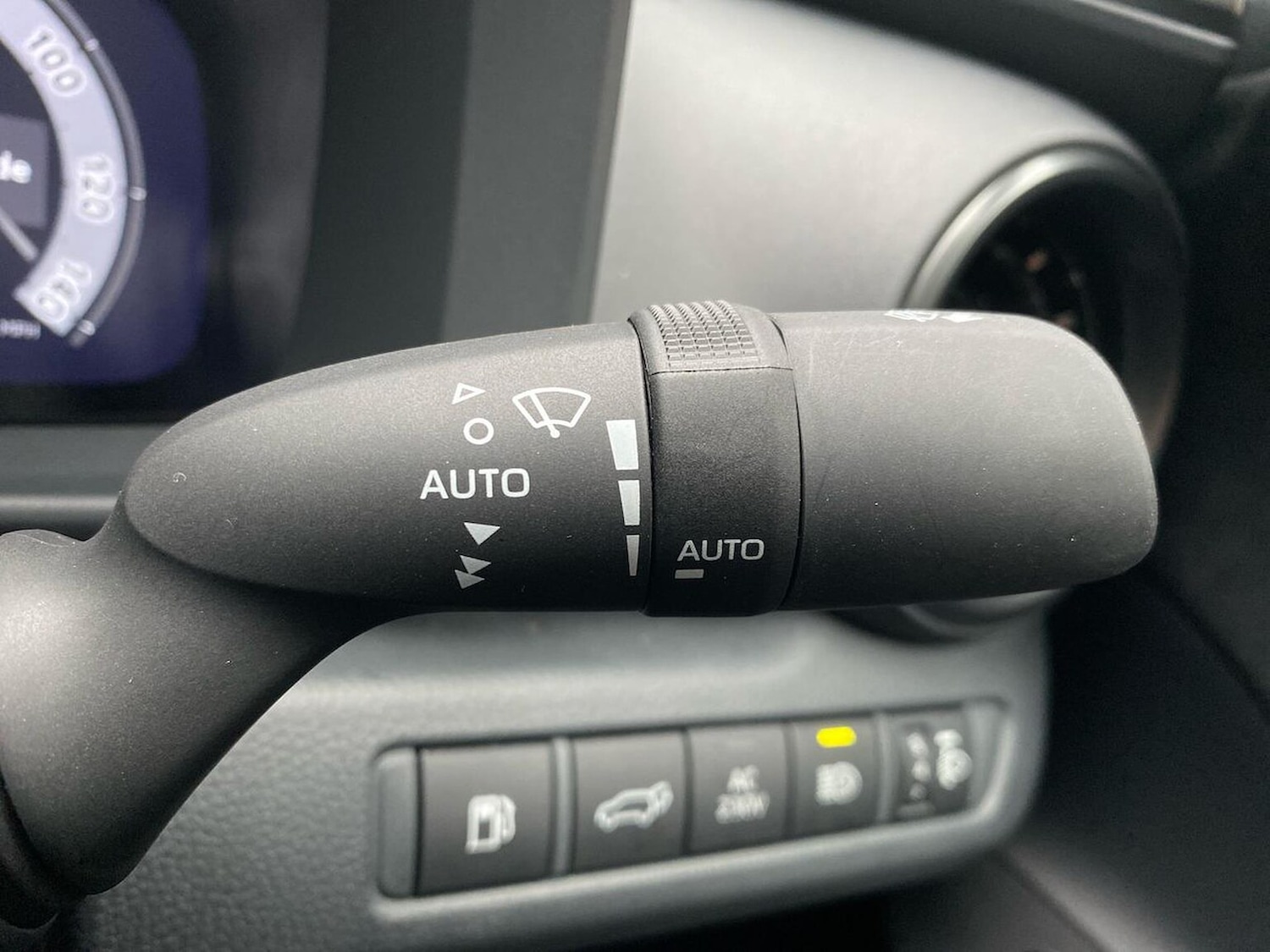 Used Toyota C-HR 2024 for sale - 76497257: Photo 27