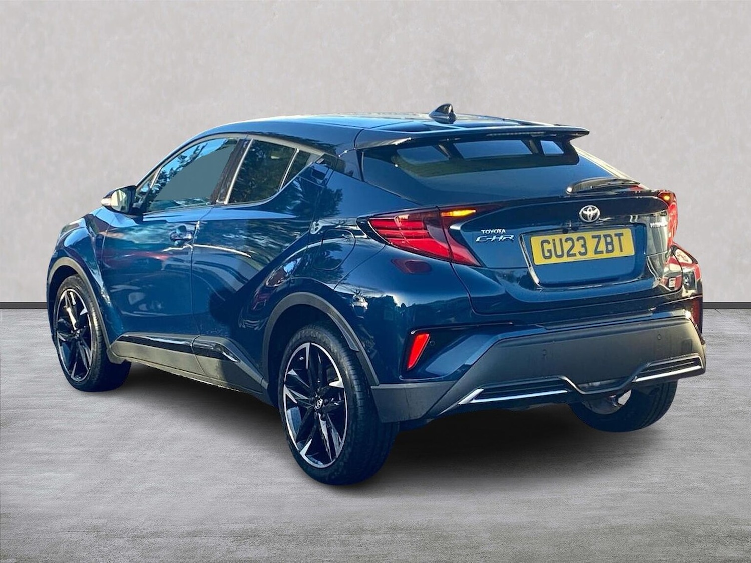 Used Toyota C-HR 2023 for sale - 77487620: Photo 2