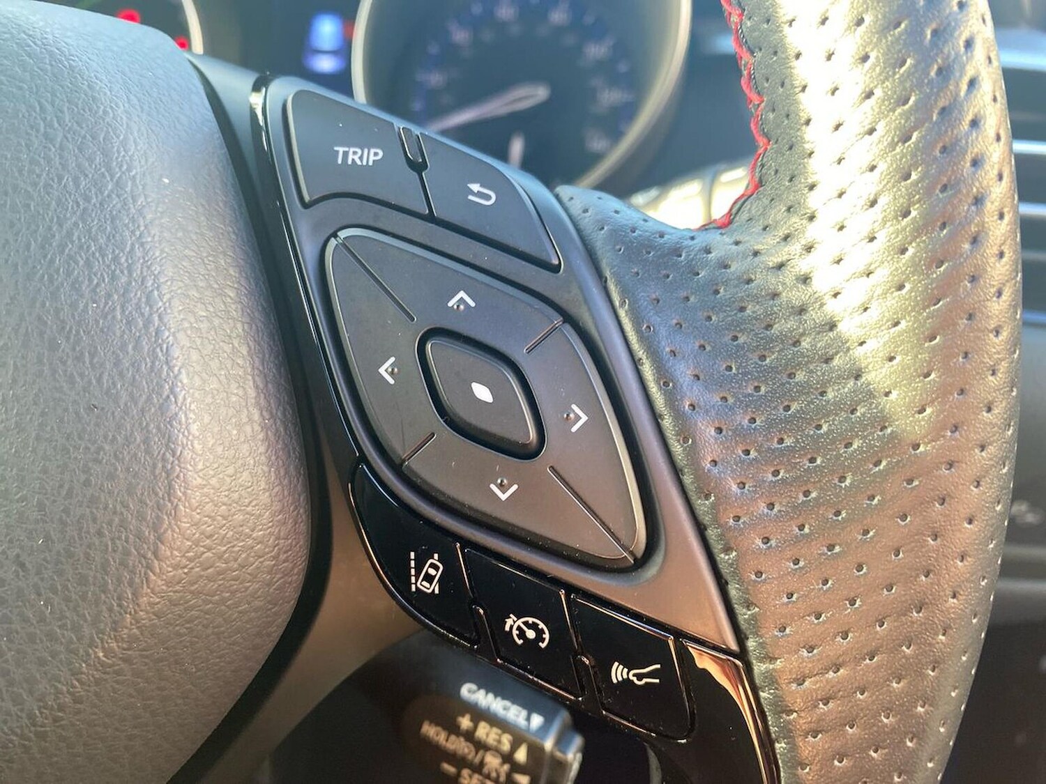 Used Toyota C-HR 2023 for sale - 77487620: Photo 25