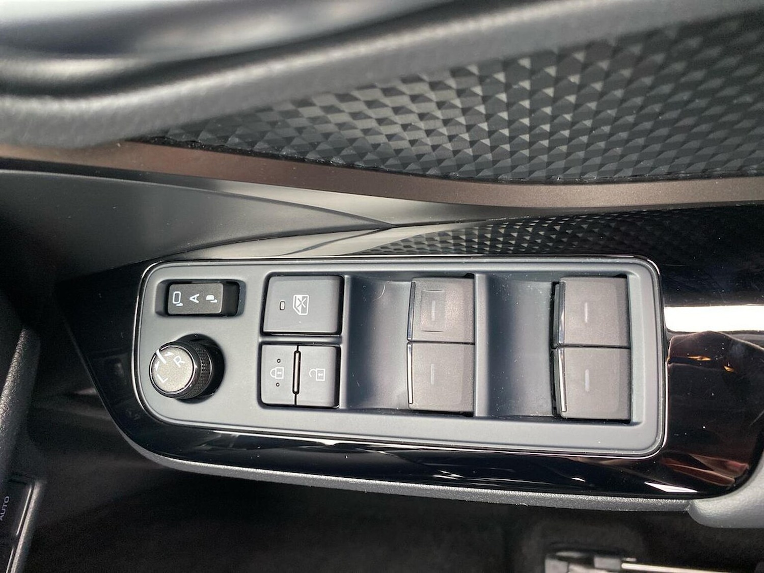 Used Toyota C-HR 2023 for sale - 78192939: Photo 23