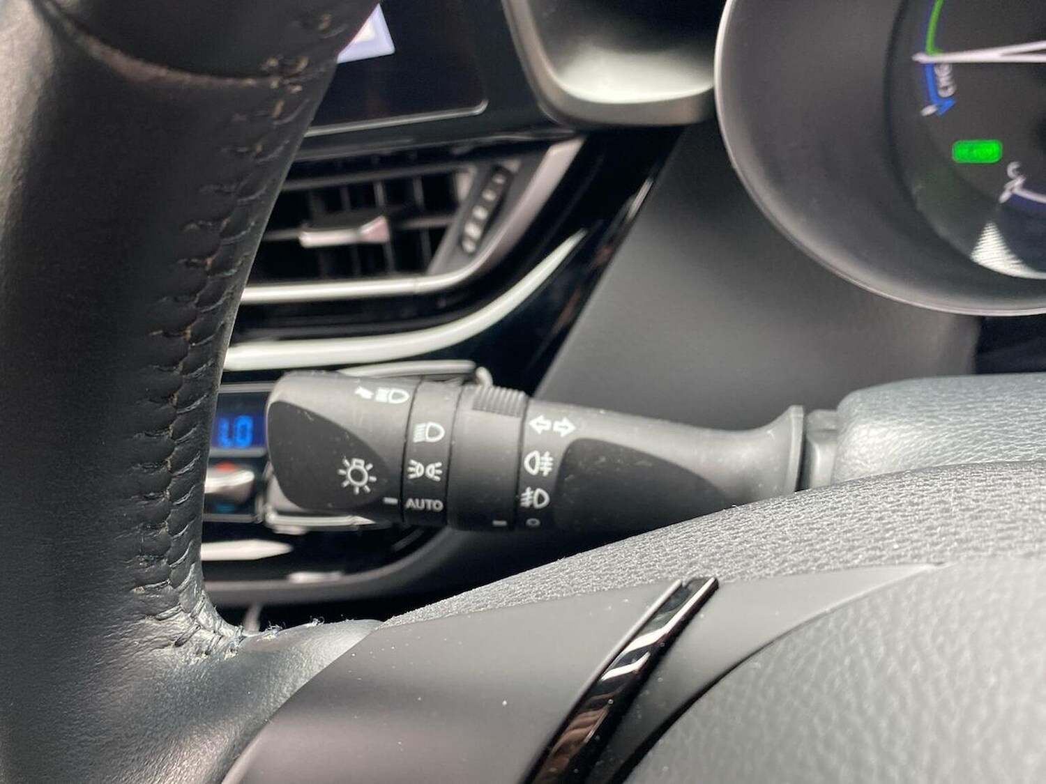 Used Toyota C-HR 2023 for sale - 78192939: Photo 28