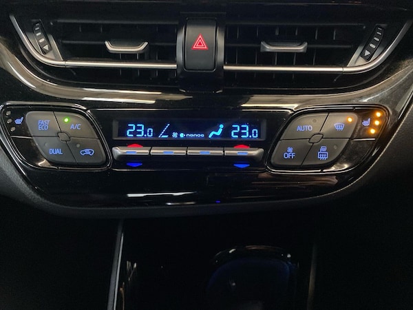 Used Toyota C-HR 2017 for sale - 76305410: Photo 12