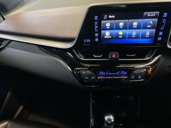 Used Toyota C-HR 2017 for sale - 76305410: Photo 13