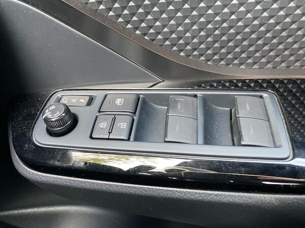 Used Toyota C-HR 2023 for sale - 76212038: Photo 21