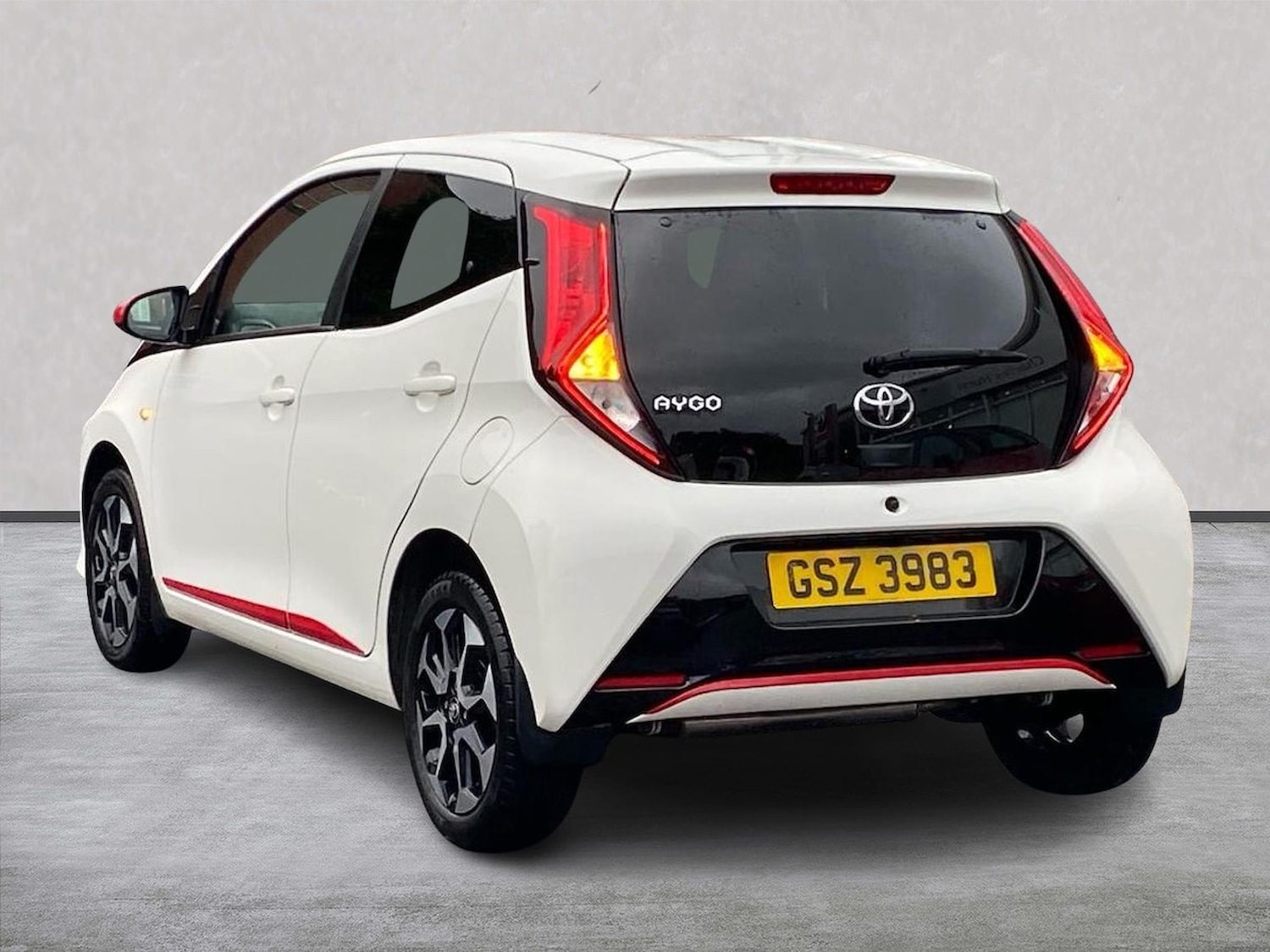 Used Toyota AYGO 2021 for sale - 76492433: Photo 2