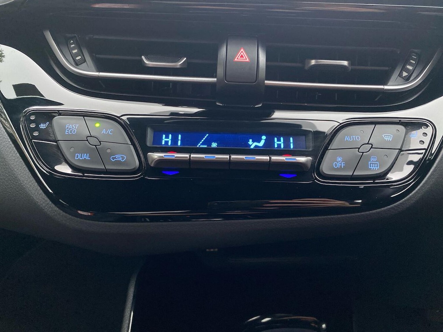 Used Toyota C-HR 2023 for sale - 76490690: Photo 12