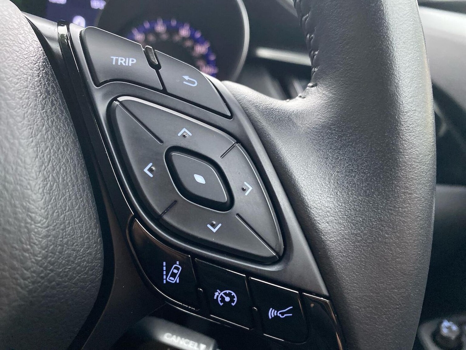 Used Toyota C-HR 2023 for sale - 76490690: Photo 25