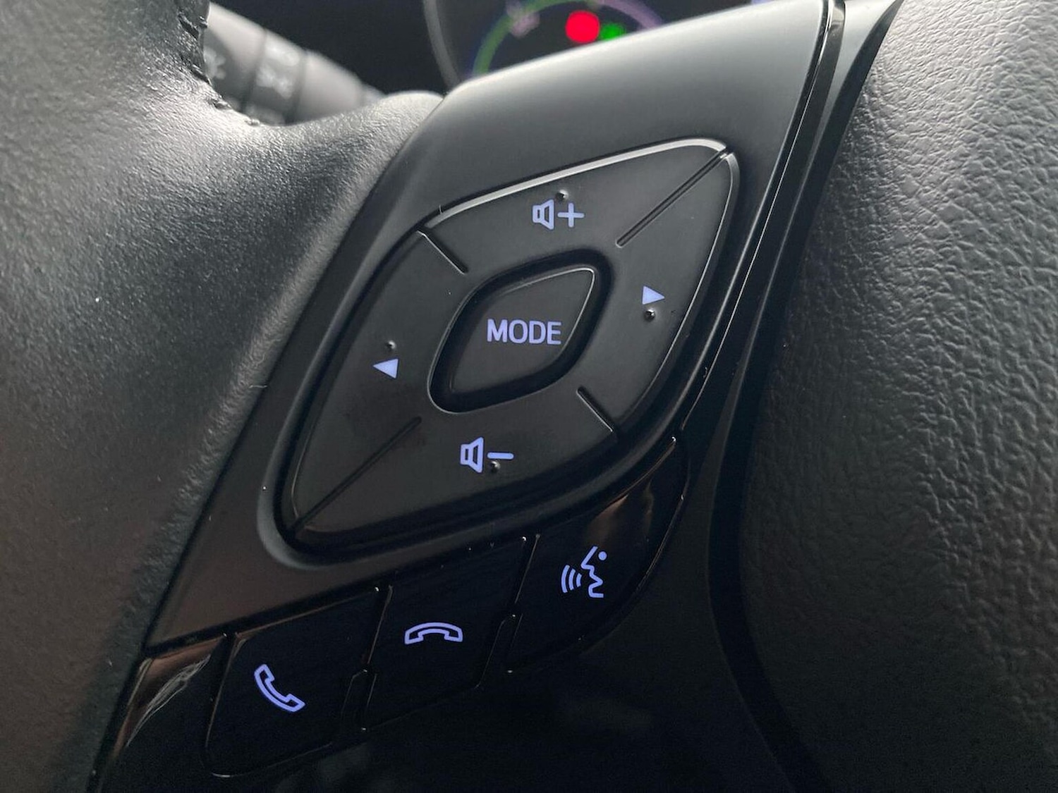 Used Toyota C-HR 2023 for sale - 76490690: Photo 26