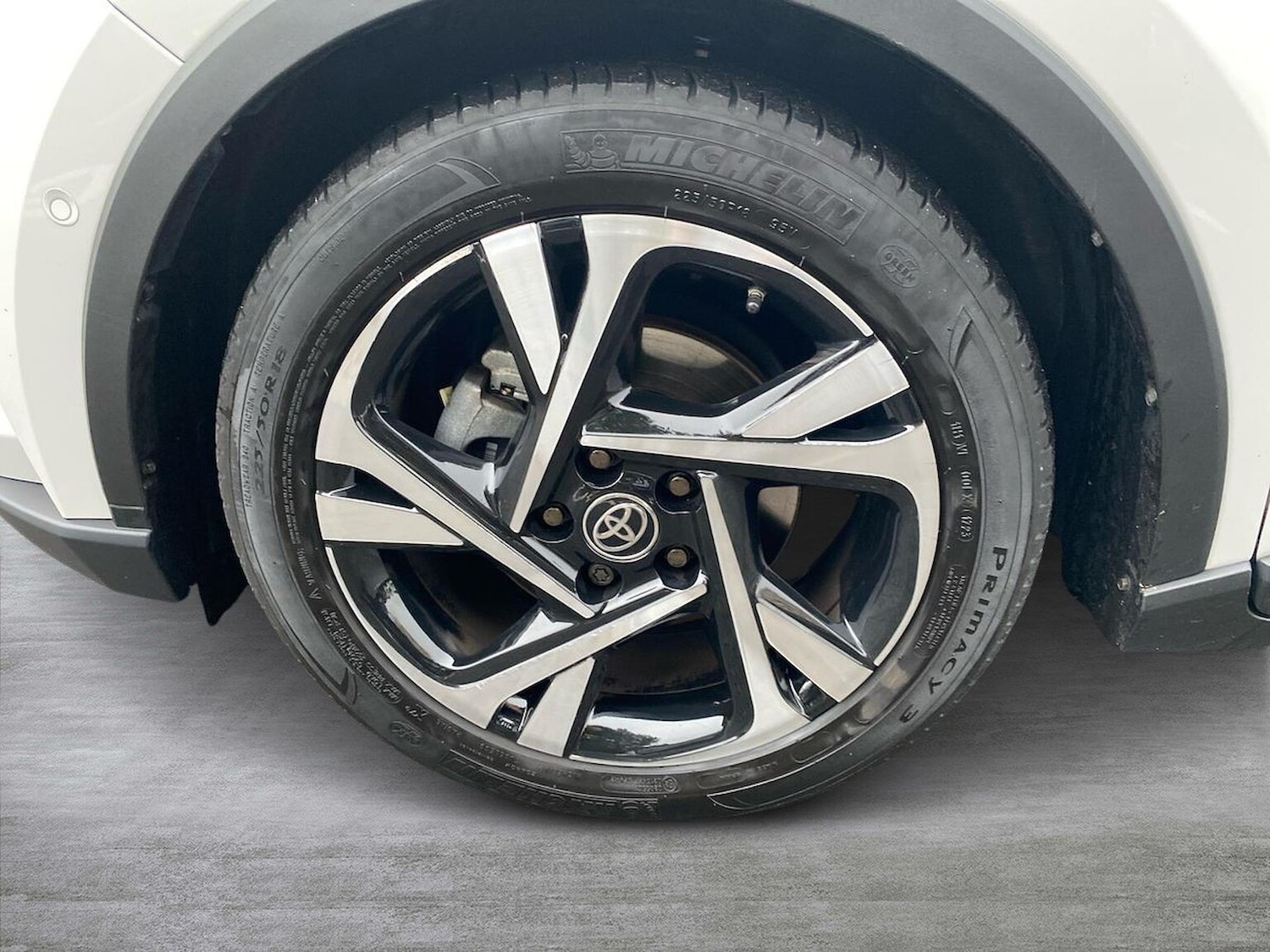 Used Toyota C-HR 2023 for sale - 76490690: Photo 6