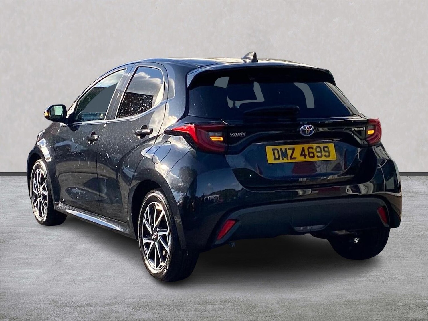 Used Toyota Yaris 2024 for sale - 76369091: Photo 2