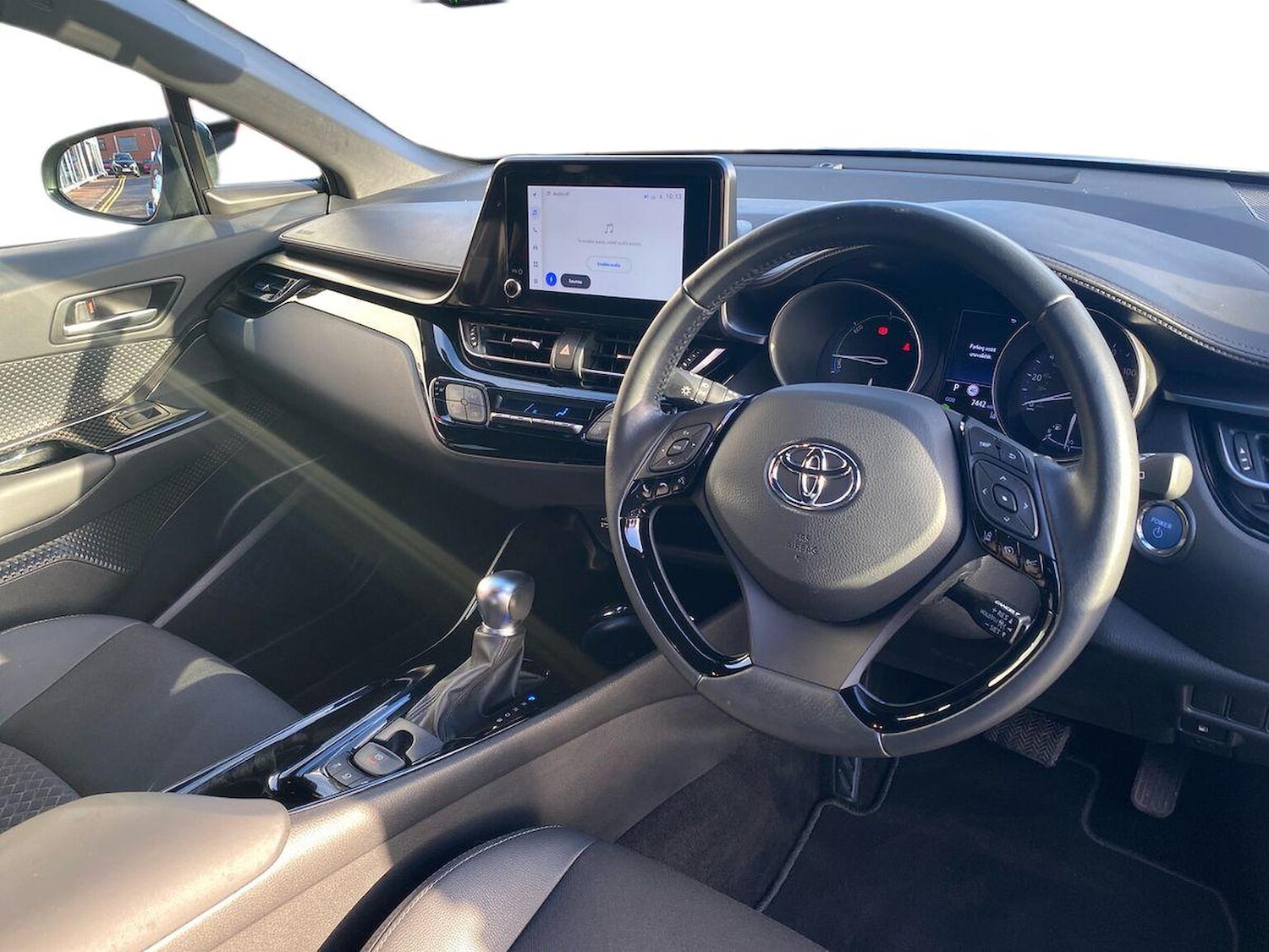 Used Toyota C-HR 2023 for sale - 76969005: Photo 15