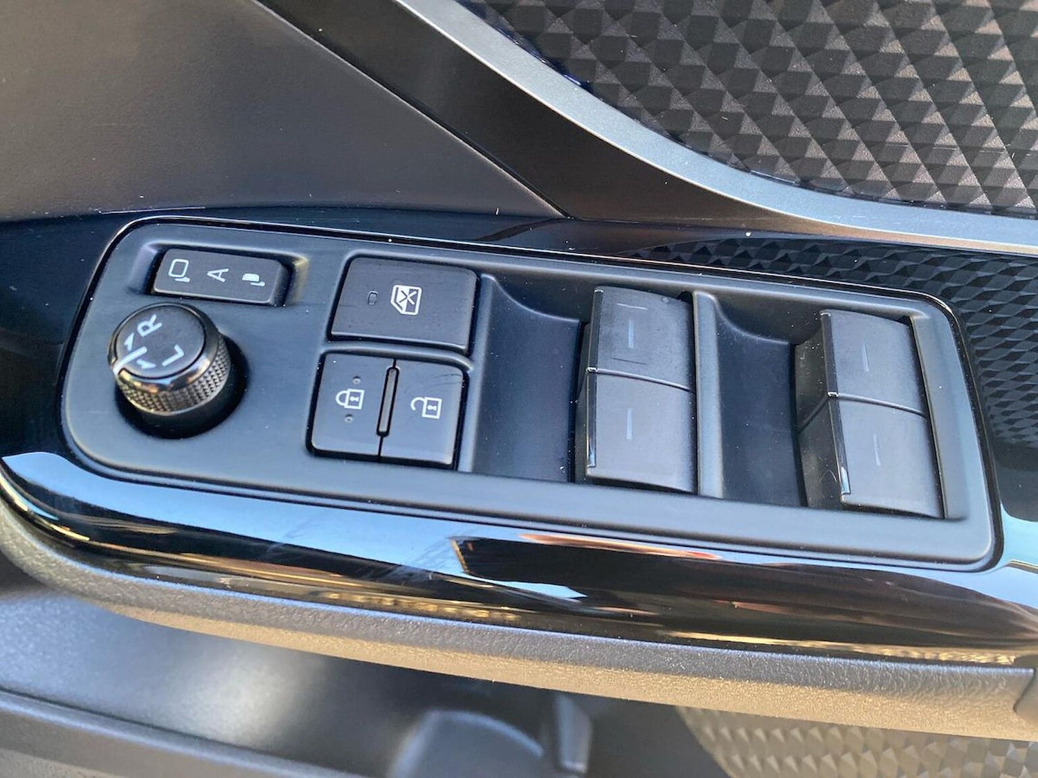 Used Toyota C-HR 2023 for sale - 76969005: Photo 21