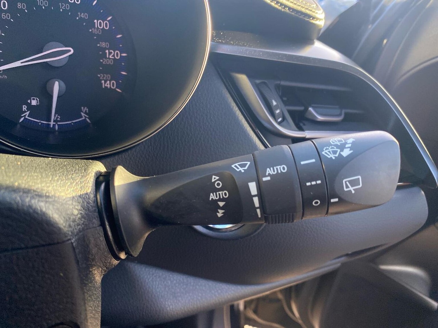 Used Toyota C-HR 2023 for sale - 76969005: Photo 28