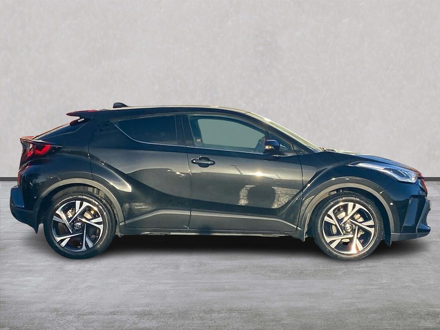 Used Toyota C-HR 2023 for sale - 76969005: Photo 3