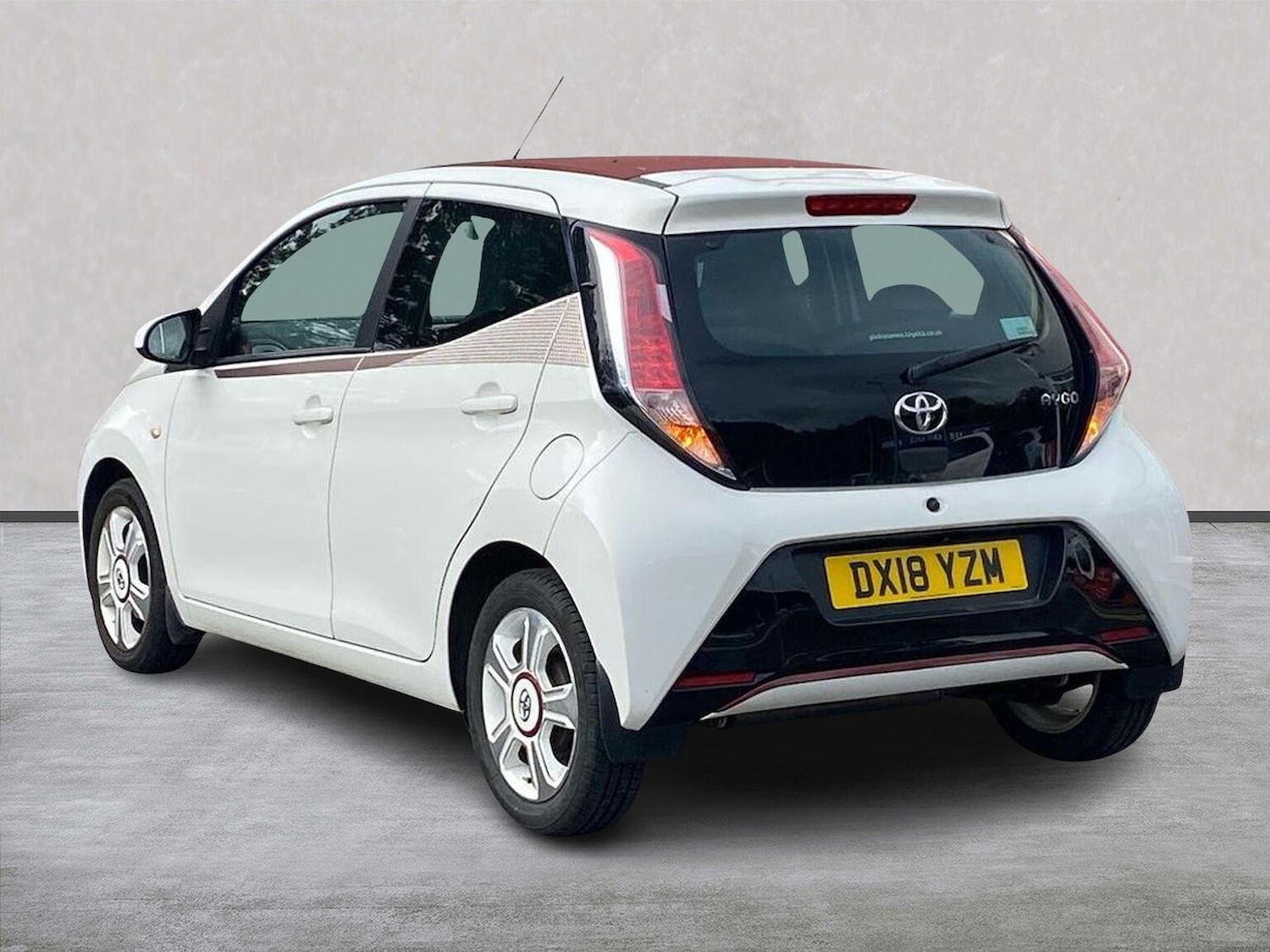 Used Toyota AYGO 2018 for sale - 76650226: Photo 2