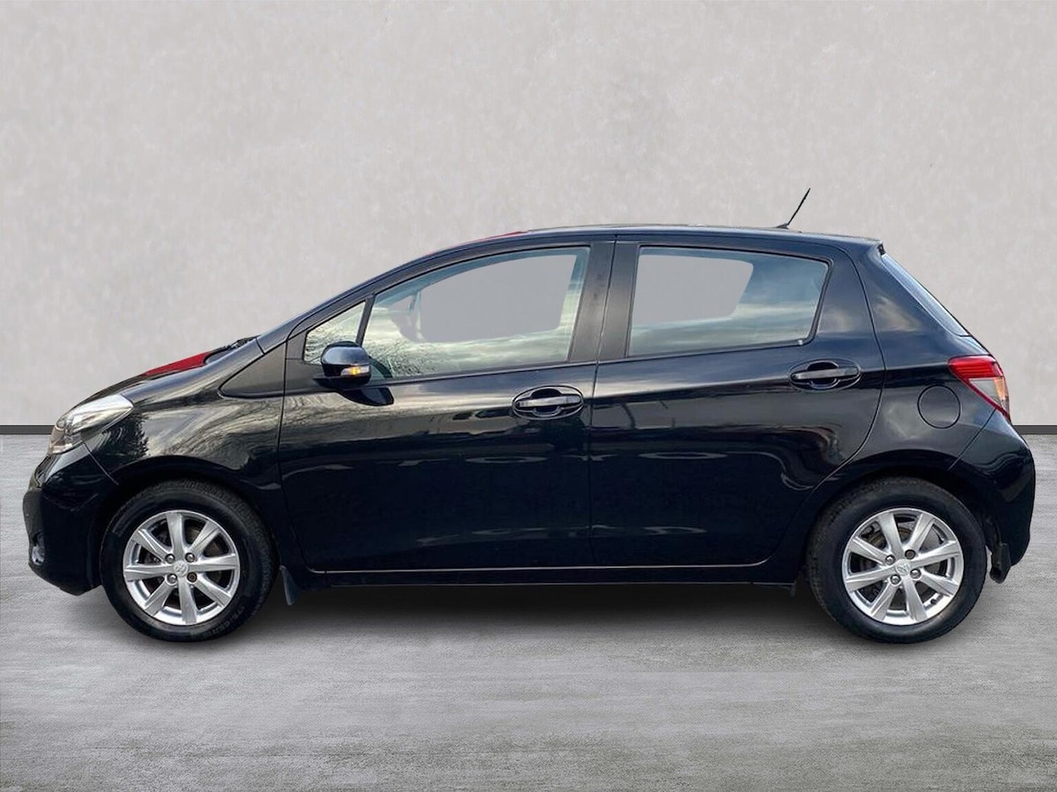 Used Toyota Yaris 2013 for sale - 76920085: Photo 19