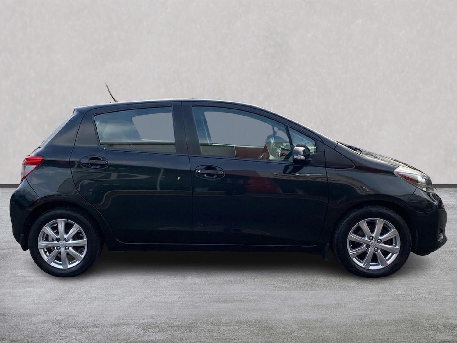 Used Toyota Yaris 2013 for sale - 76920085: Photo 3