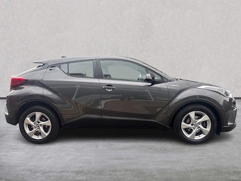 Used Toyota C-HR 2017 for sale - 79519407: Photo