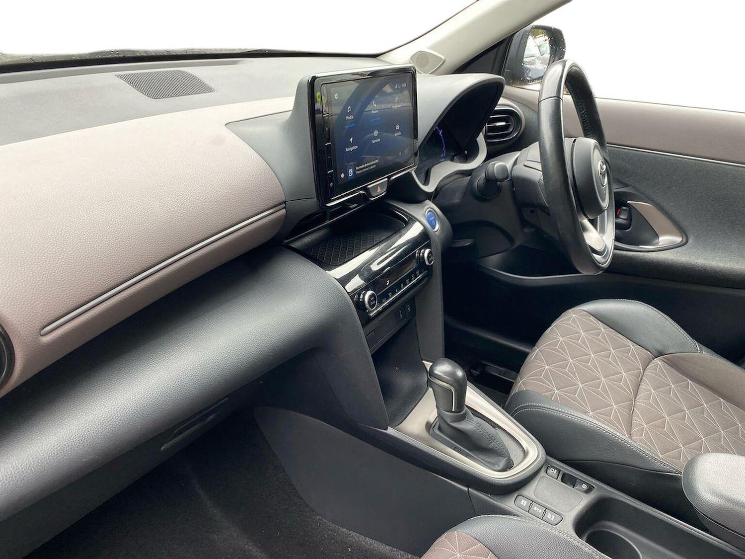 Used Toyota Yaris Cross 2022 for sale - 76198352: Photo 7