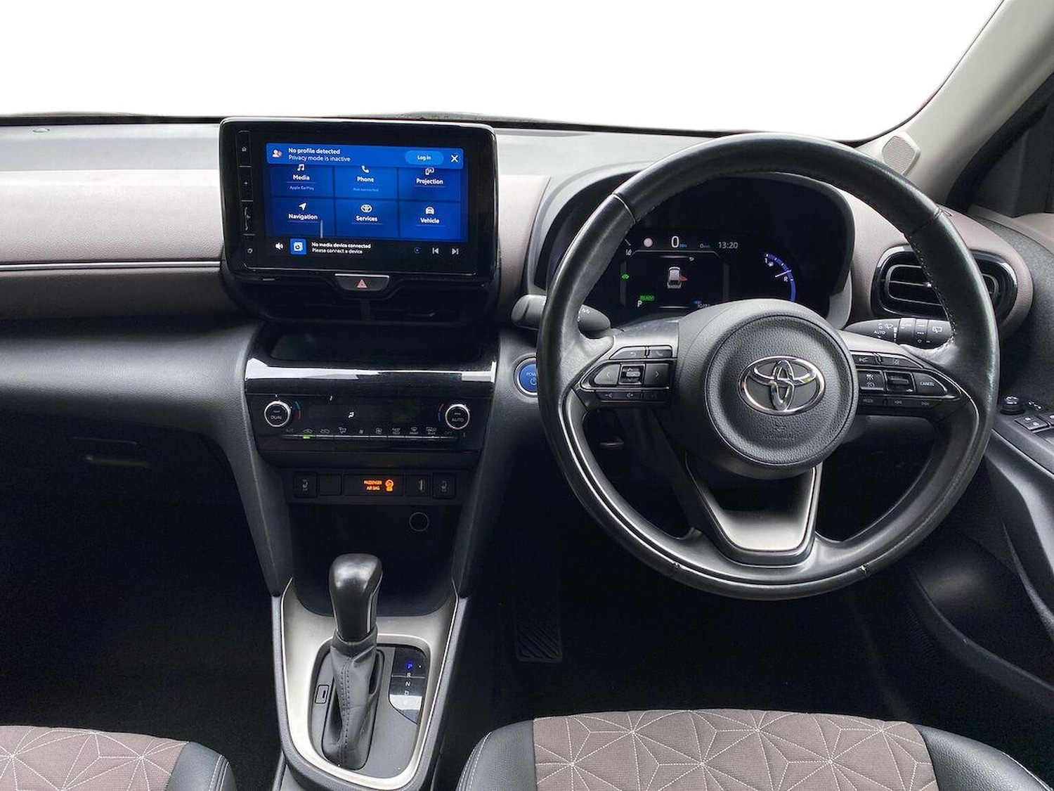 Used Toyota Yaris Cross 2022 for sale - 76198352: Photo 8