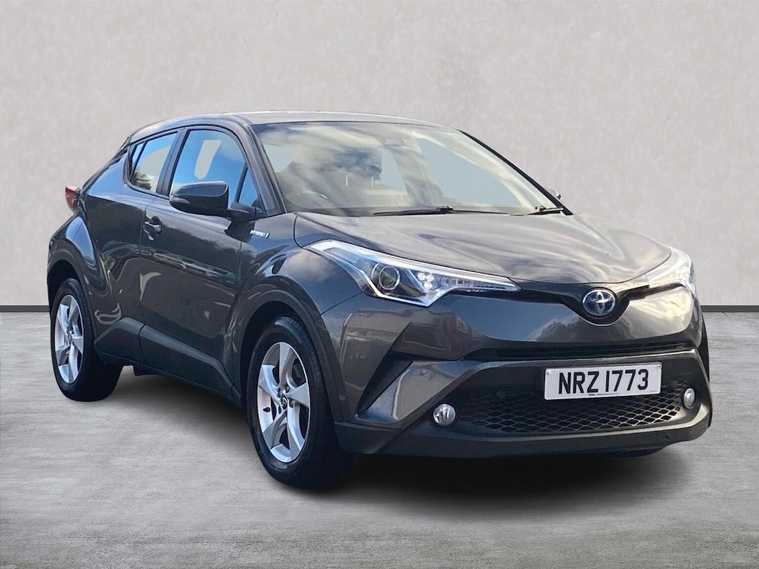 Used Toyota C-HR 2017 for sale - 76588613: Photo 1