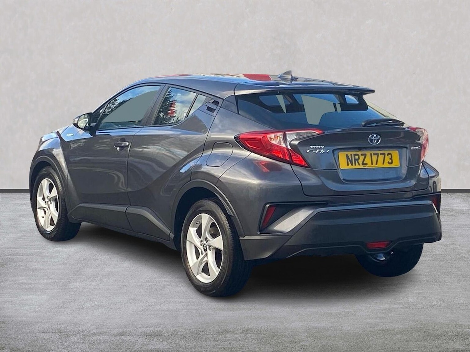 Used Toyota C-HR 2017 for sale - 76588613: Photo 2