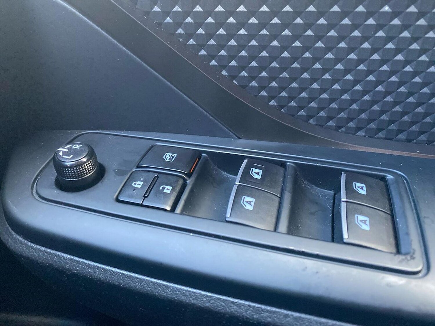 Used Toyota C-HR 2017 for sale - 76588613: Photo 21