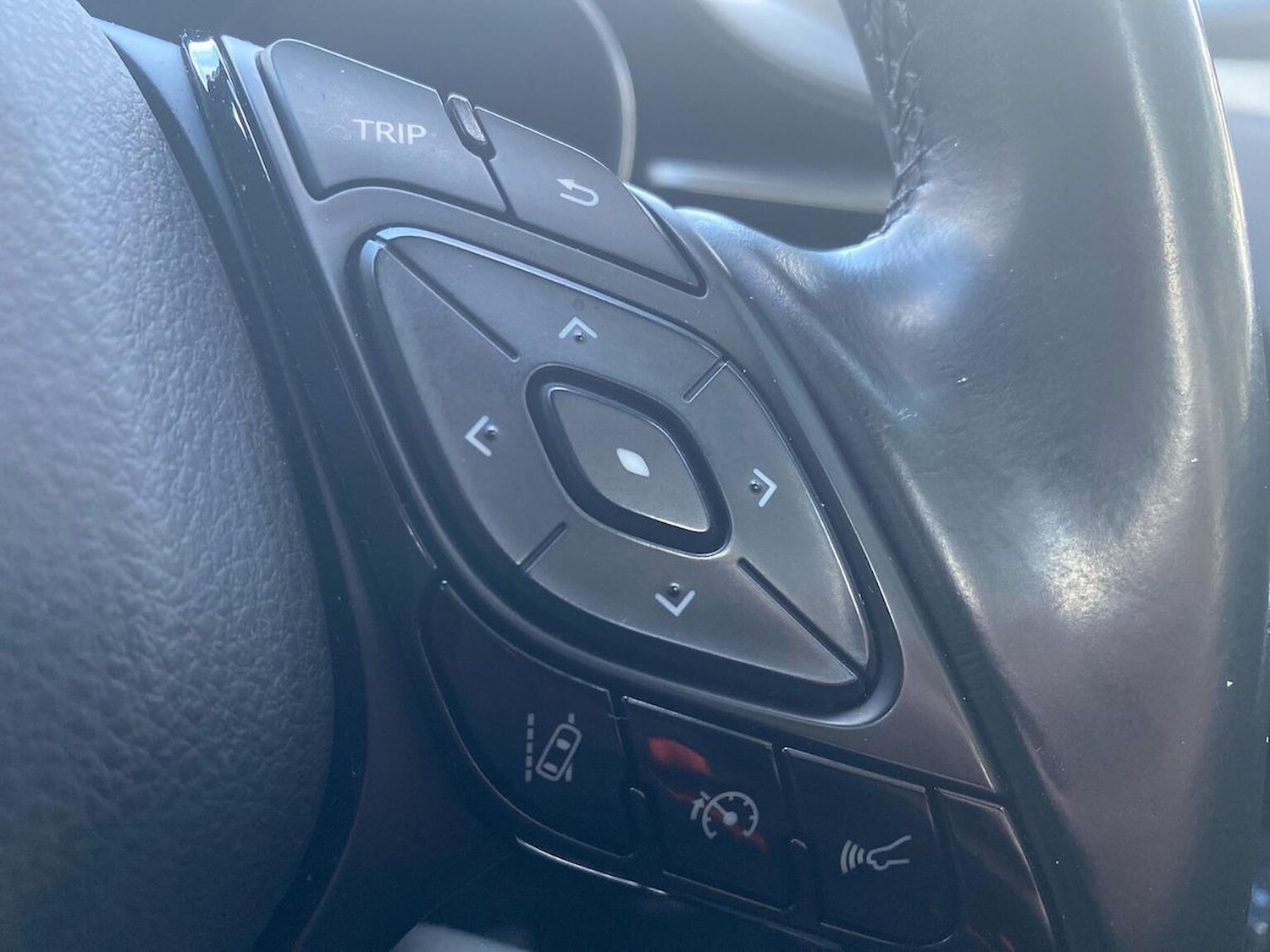 Used Toyota C-HR 2017 for sale - 76588613: Photo 25