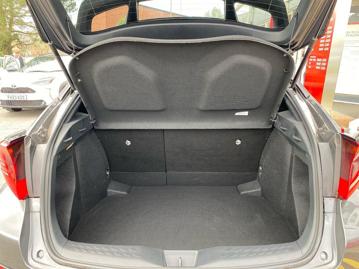 Used Toyota C-HR 2023 for sale - 78211119: Photo 19