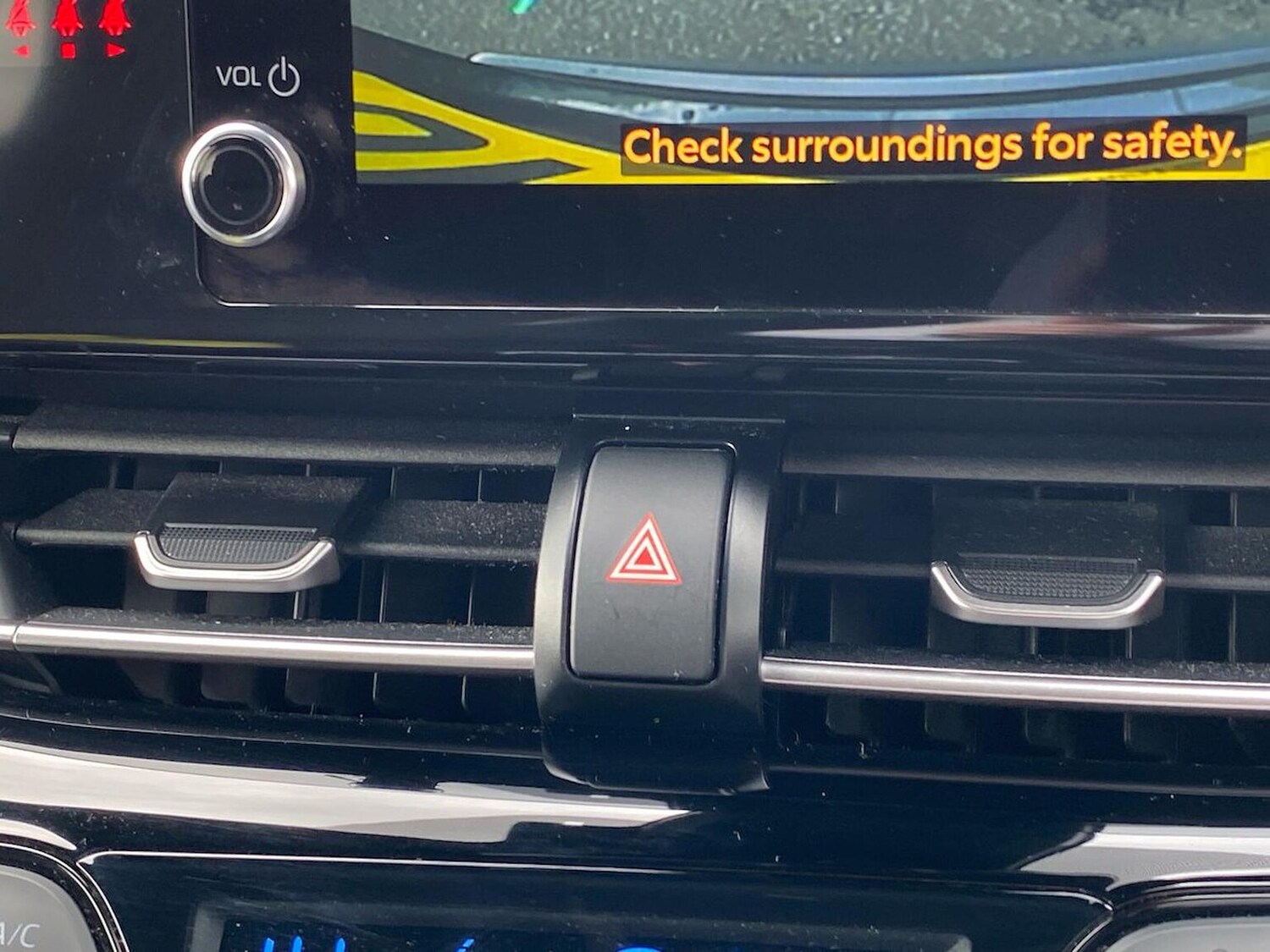 Used Toyota C-HR 2023 for sale - 78211119: Photo 24