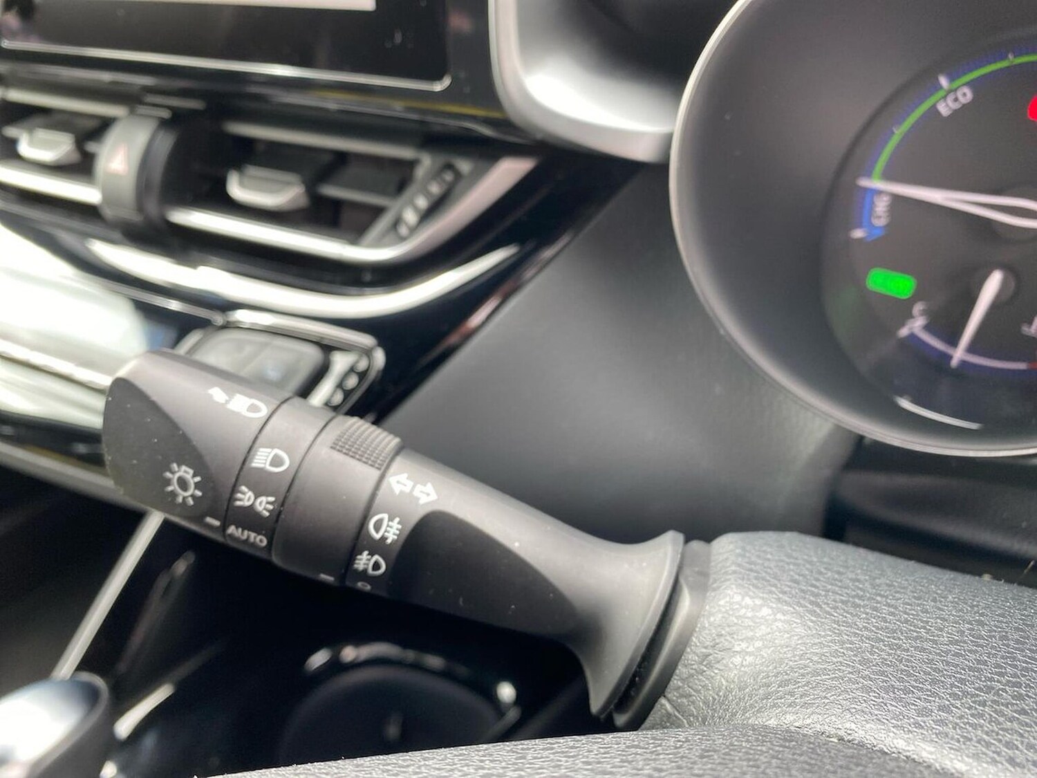 Used Toyota C-HR 2023 for sale - 78211119: Photo 29