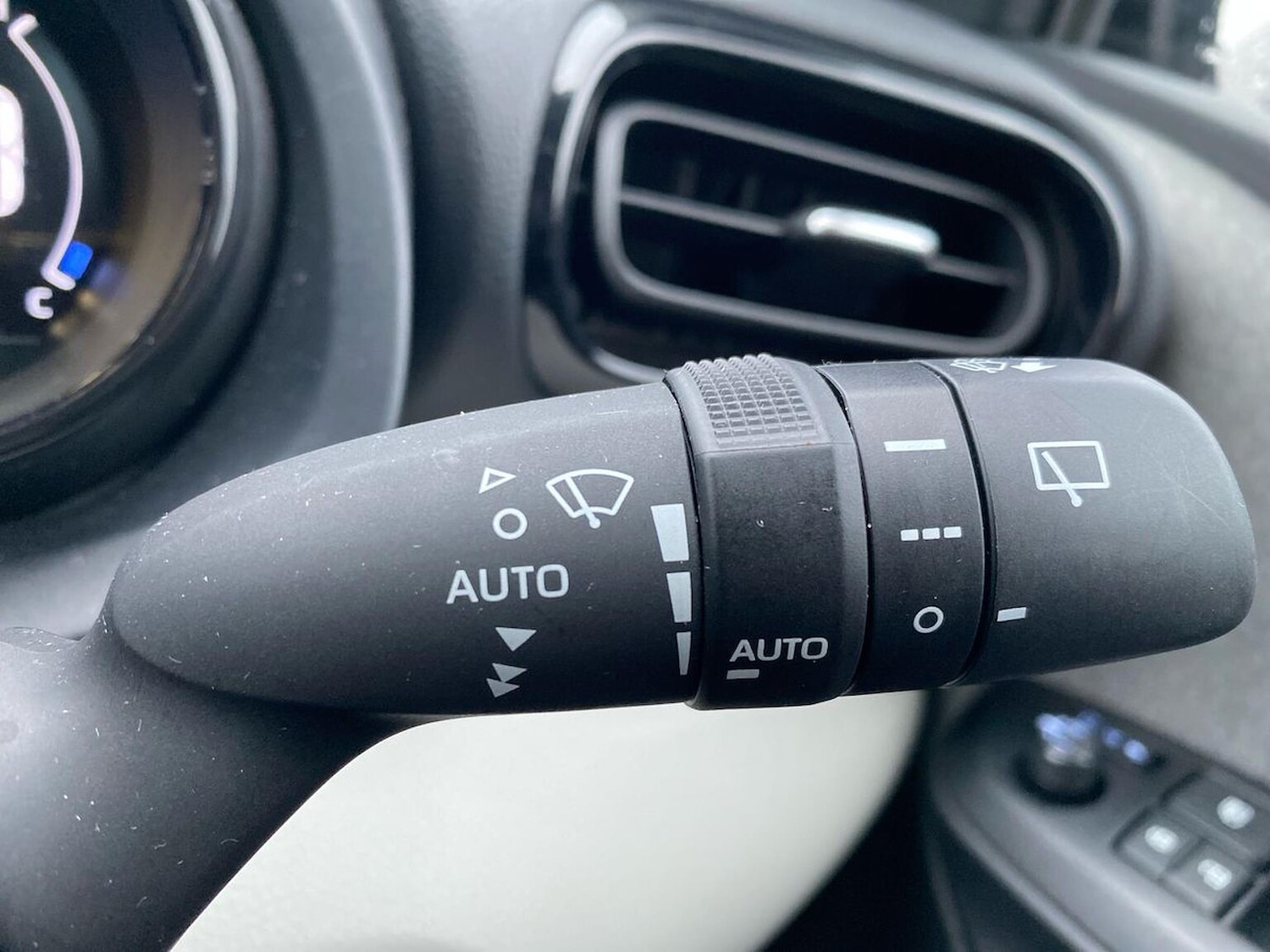 Used Toyota Yaris 2022 for sale - 76541846: Photo 27