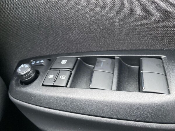 Used Toyota Yaris 2024 for sale - 76212046: Photo 21