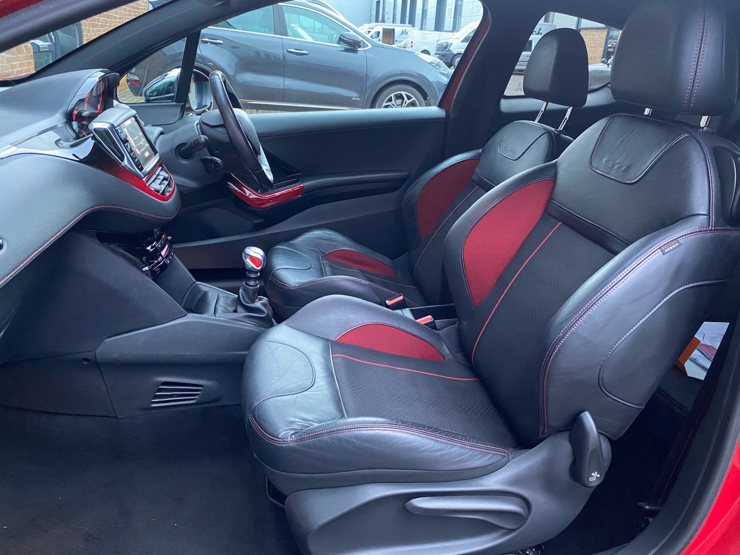 Used Peugeot 208 2013 for sale - 77033145: Photo 11