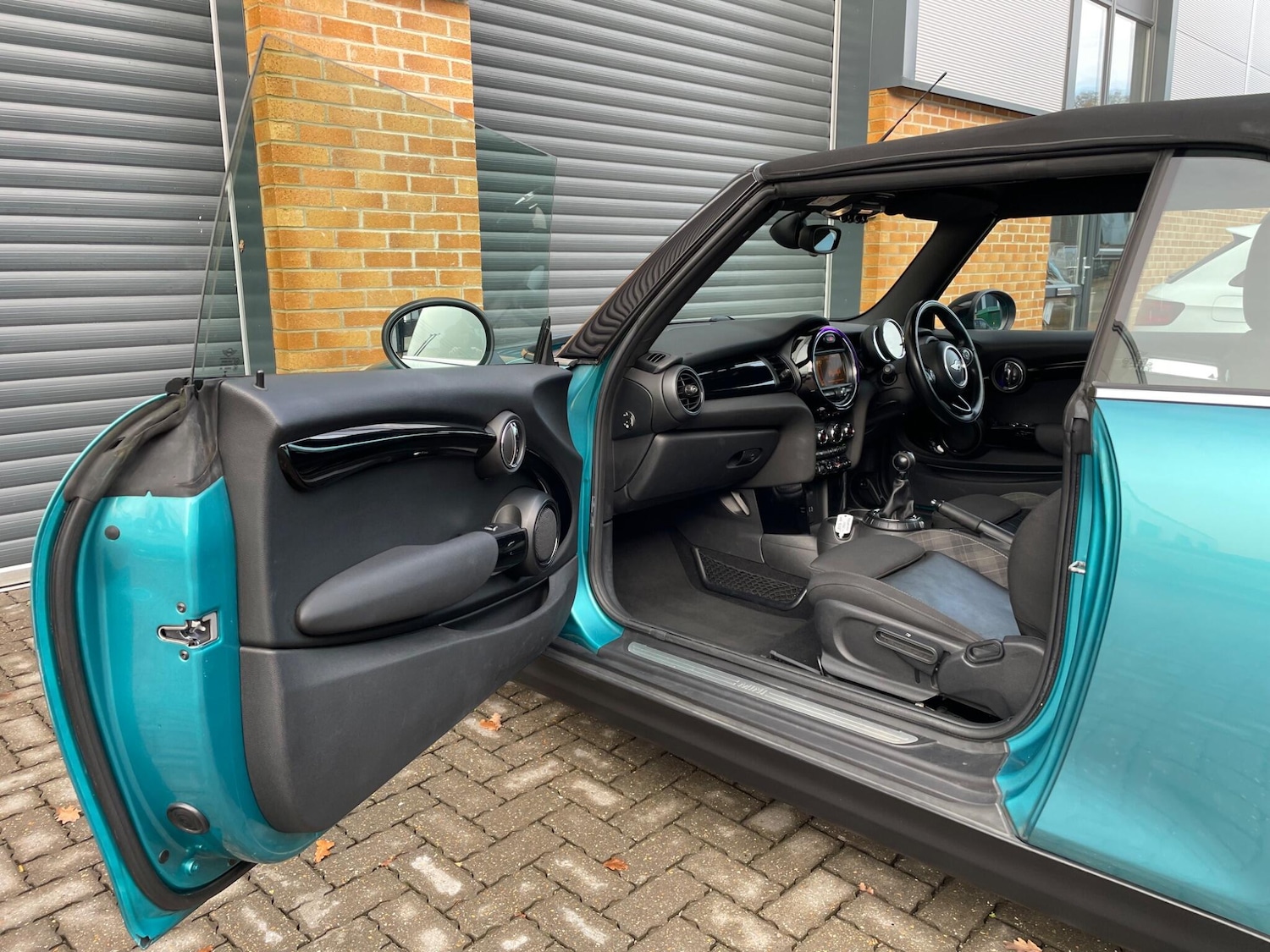 Used MINI Convertible 2016 for sale - 76825134: Photo 12