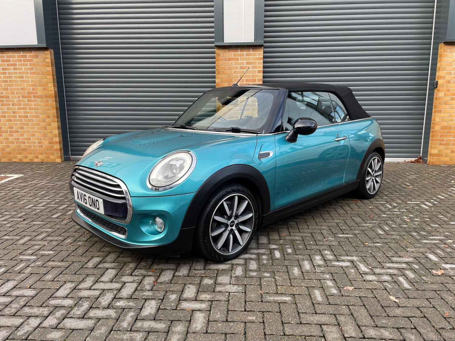 Used MINI Convertible 2016 for sale - 76825134: Photo 2