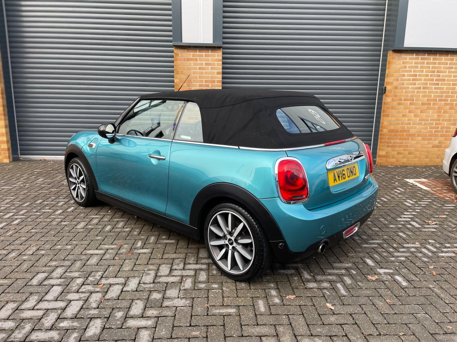Used MINI Convertible 2016 for sale - 76825134: Photo 4