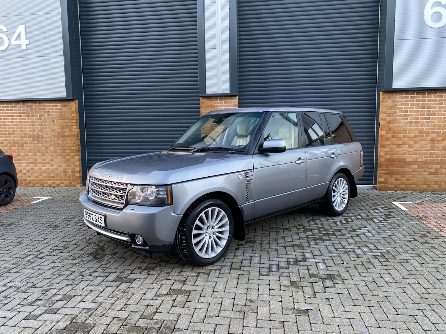 Used Land Rover Range Rover 2012 for sale - 77033377: Photo 2