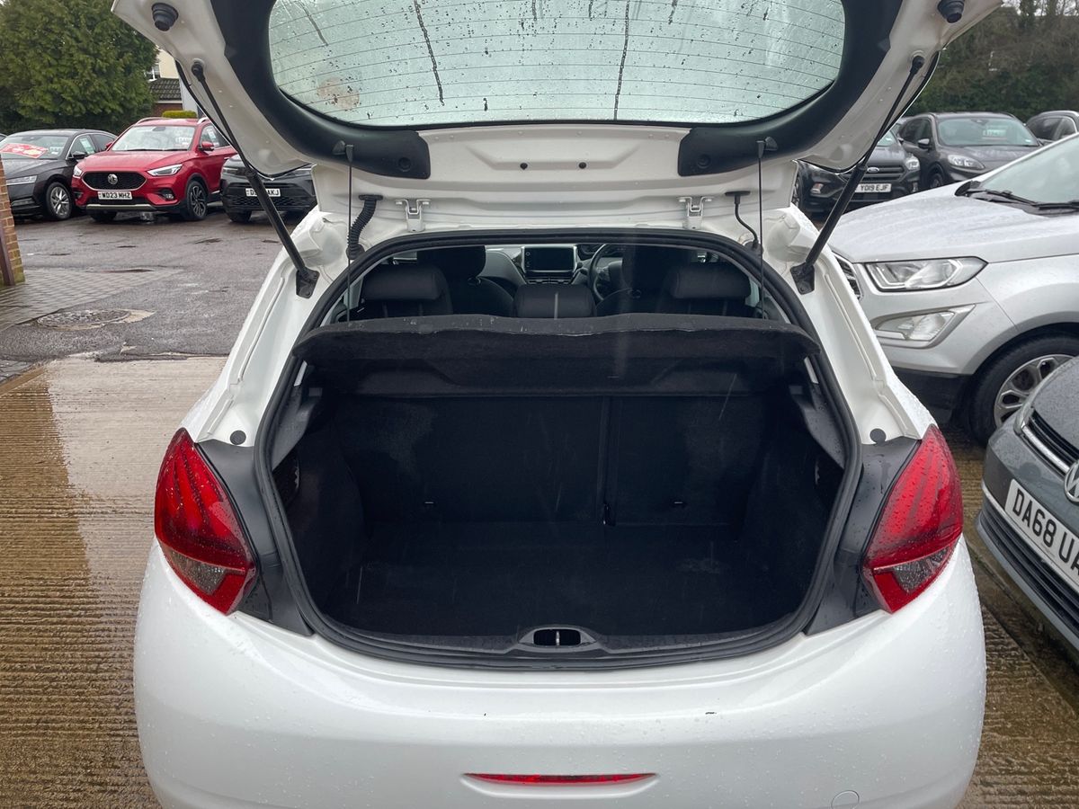 Used Peugeot 208 2018 for sale - 77552279: Photo 12