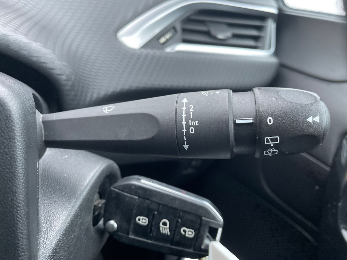 Used Peugeot 208 2018 for sale - 77552279: Photo 23