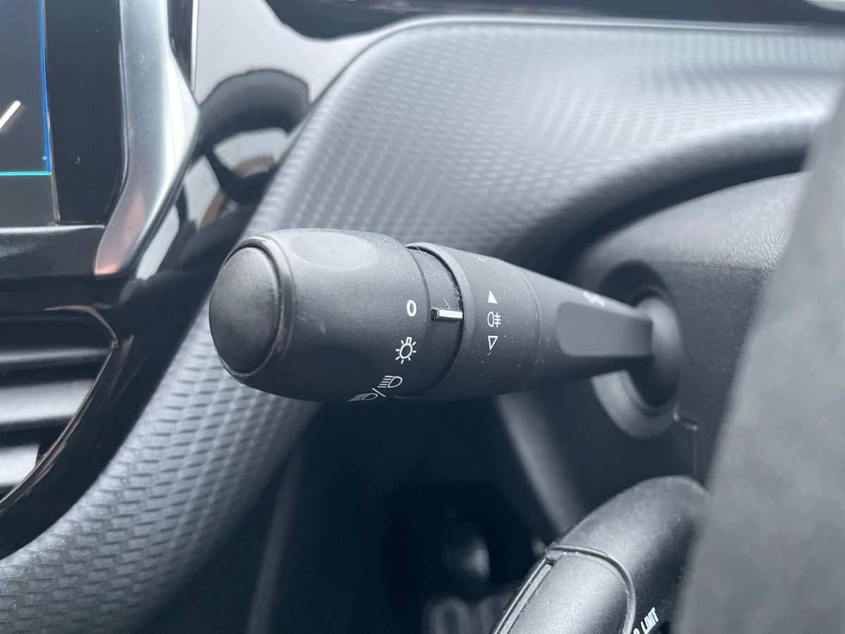 Used Peugeot 208 2018 for sale - 77552279: Photo 25